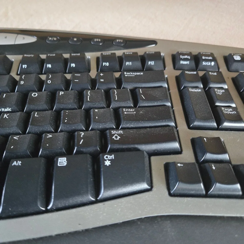 Microsoft Wireless Comfort Keyboard 4000 1045 Black Silver Ergonomic untested